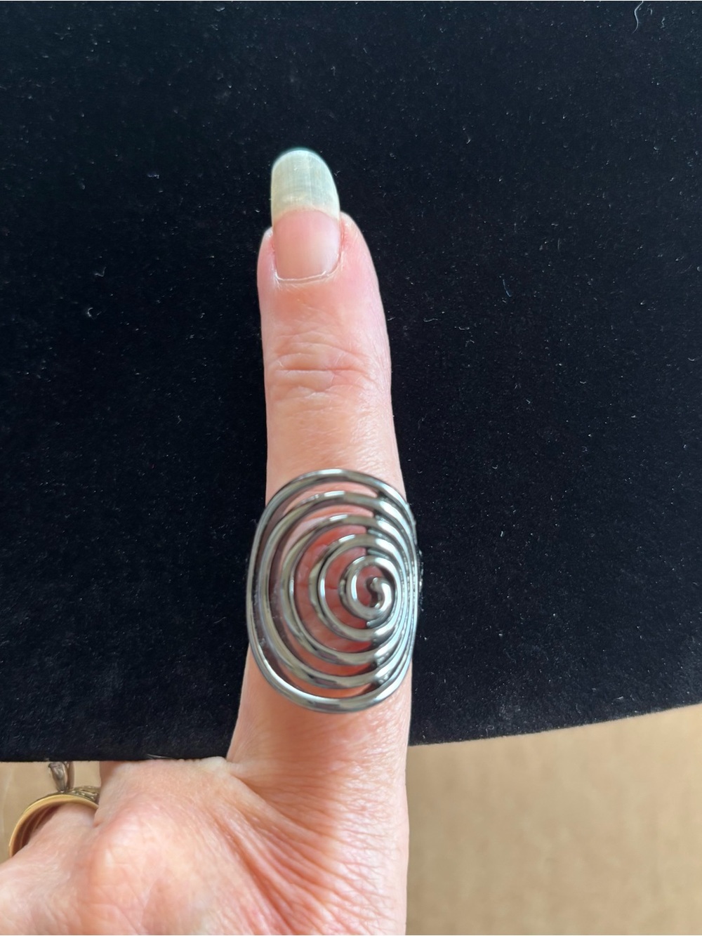 Vintage Premier Designs “Groovy” Hematite-Gunmetal Spiral Openwork Ring